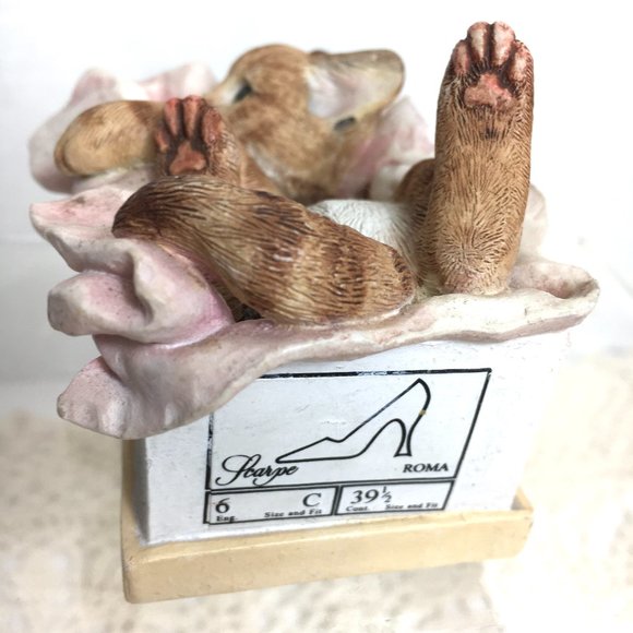 Cat Playfully Laying in A Scarpe Roma Shoe Box Figurine - Picture 4 of 9